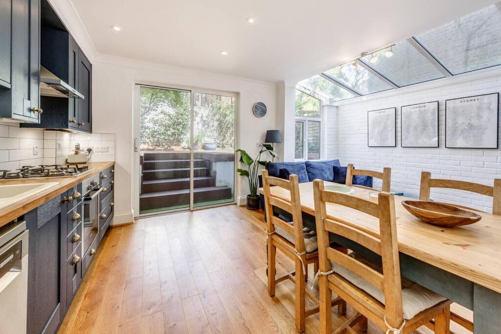 Charming Hampstead Retreat With Patio Apartment ลอนดอน ภายนอก รูปภาพ