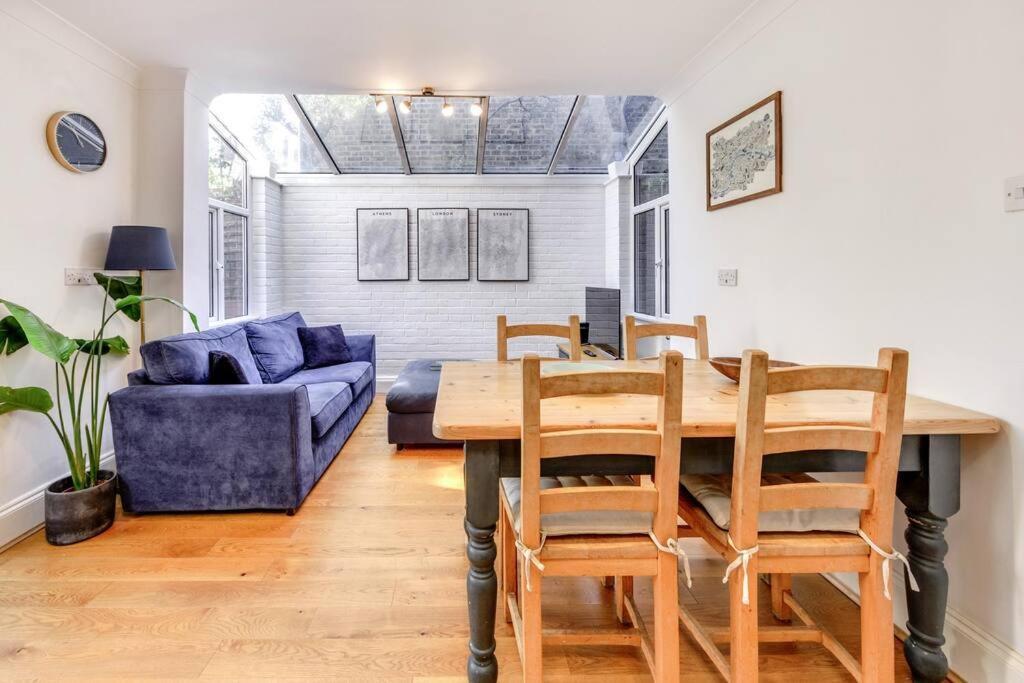 Charming Hampstead Retreat With Patio Apartment ลอนดอน ภายนอก รูปภาพ